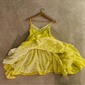 Gorgeous small size yellow summer dress.